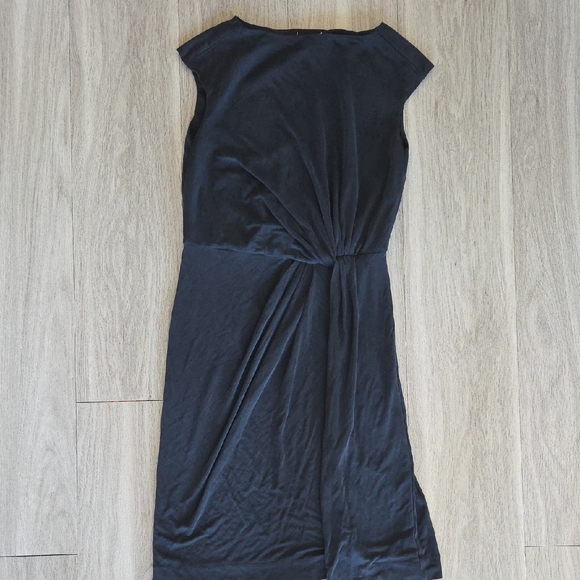 Tory Burch Dresses & Skirts - Women's Tory Burch Size XS. 100% Silk Dress. Odila Side Knot.